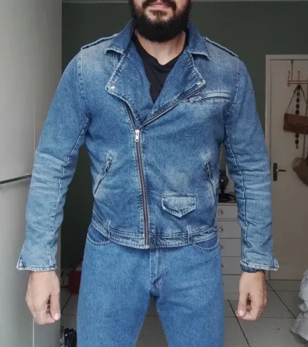Jaqueta jeans estilo Biker (Zara)