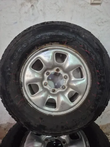 4 x Pneus aro 16 - Hilux 