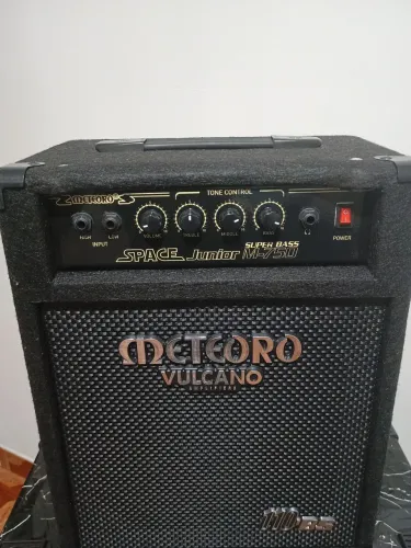 Amplificador de contrabaixo 