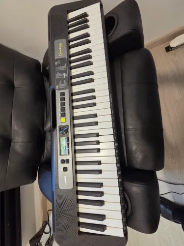 Teclado Casiotone LK-S250