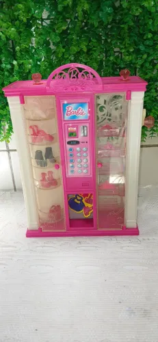 Brinquedo Guarda Roupas Da Barbie Com Sapatos e Acessórios.