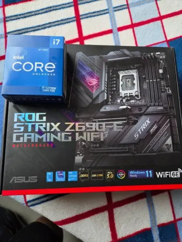 Asus ROG Strix Z690-E com Intel I7 12700K
