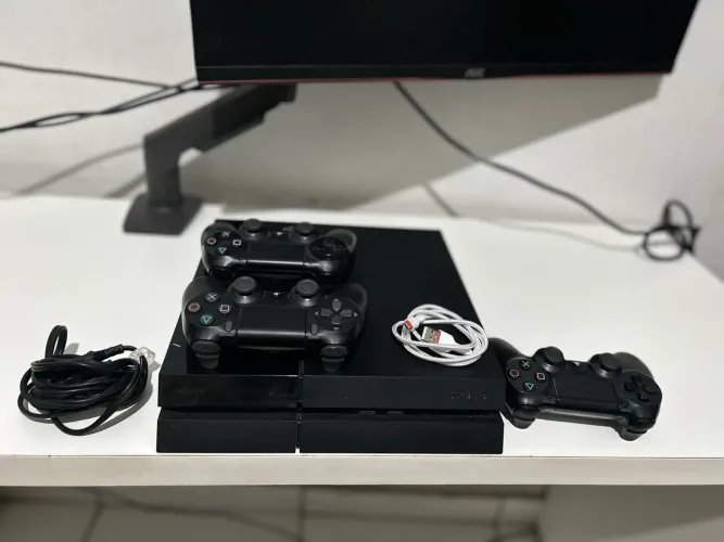 PS4 usado + 1 controle novo 