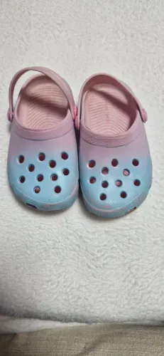 Vendo babuchi rosa com verde número 24/25