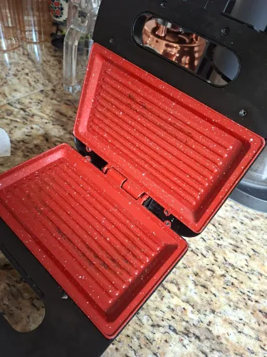 Sanduicheira e grill inox redstone BGR09IV 750W 127v