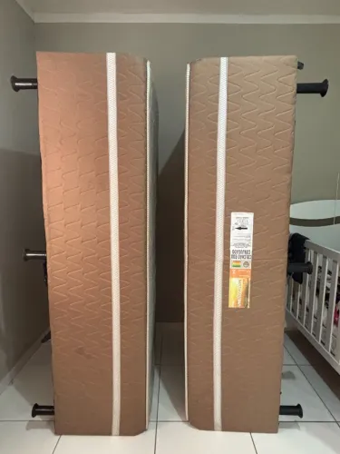 Vendo cama box conjugada de solteiro