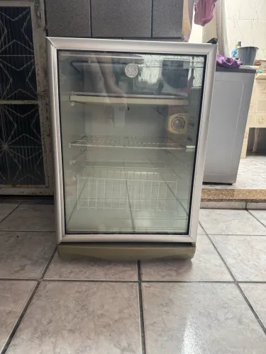 Frigobar GE 120l porta de vidro