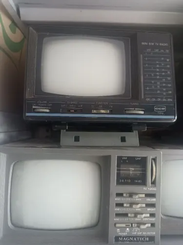 Tvs  5 polegadas antiga para decoração o concerto..