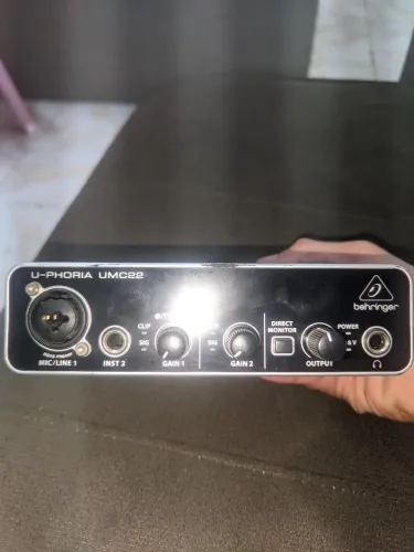 Interface de áudio Behringer uphoria umc22