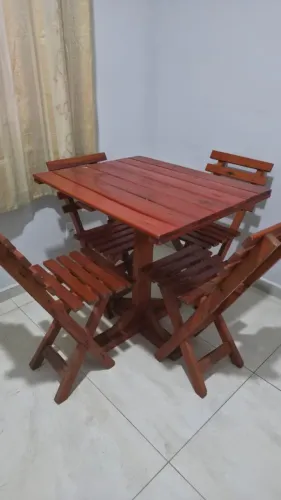 Mesa de madeira + 4 cadeiras