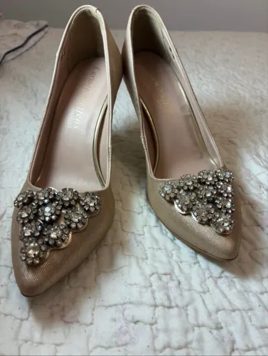 scarpin carmen steffens dourado 35
