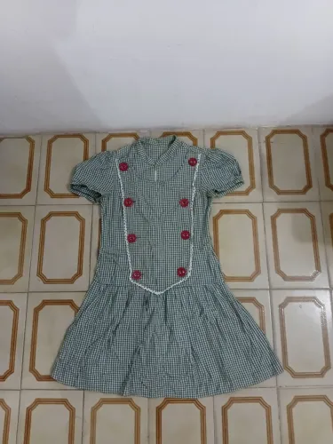 Vestido infantil xadrez verde com detalhes em vermelho - Muito lindo!