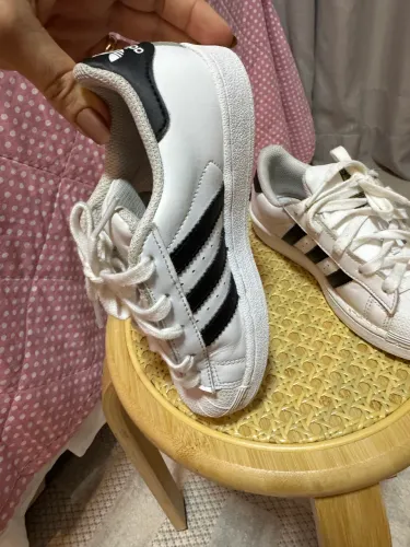 Tênis adidas super star 