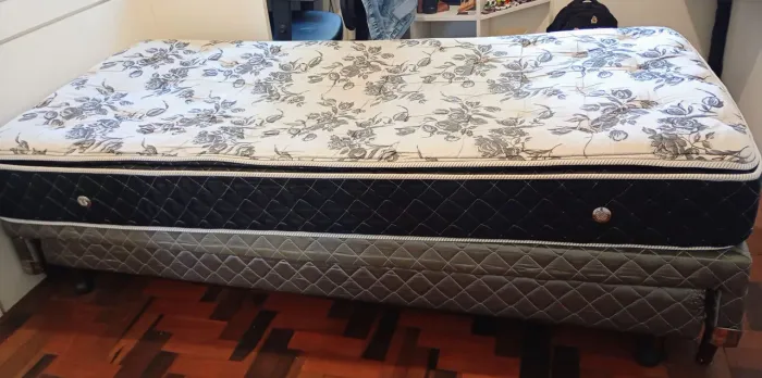 Cama box conjugada com colchão e com auxiliar