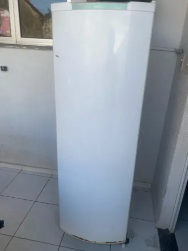 Geladeira em ótimo estado gelando bastante interessados chamar no zap *