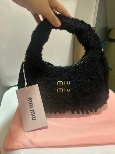 Miu miu bolsa Mini shearling wander Pelucia
