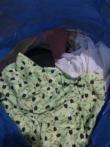 Roupas novas e usadas