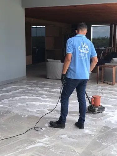 Limpeza e tratamento de piso