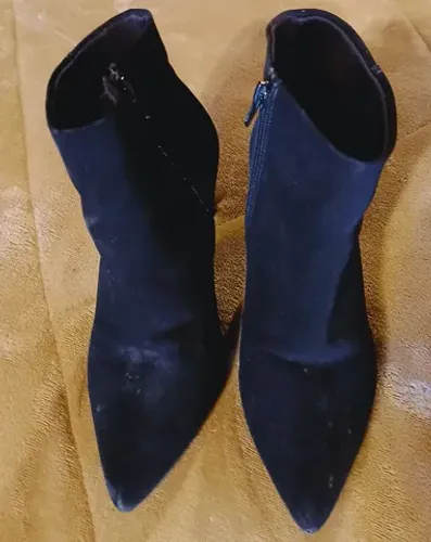 Bota salto alto cano curto camurça 35