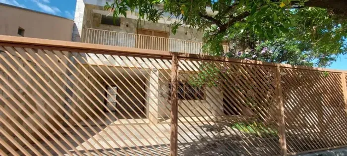 Linda casa à venda na Vila Xavier, Araraquara - 4 dormitórios e Espaço Gourmet
