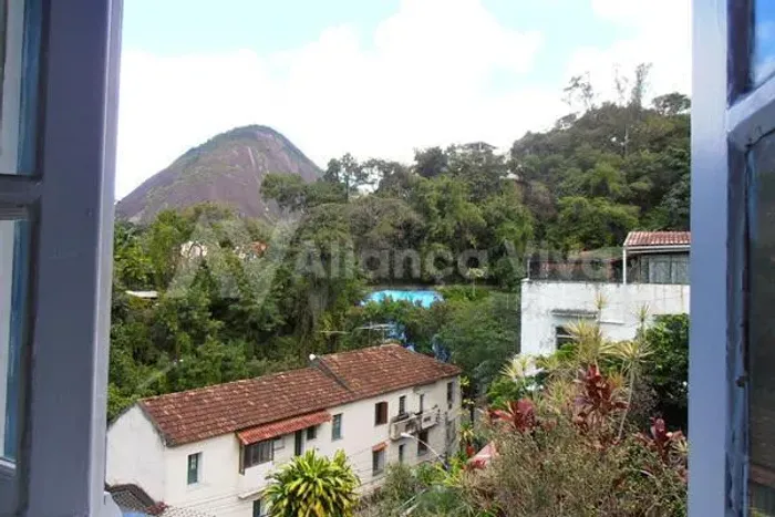 Laranjeiras | Casa 9 quartos, sendo 2 suites