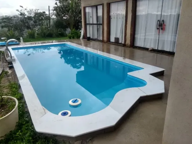 Ana: Piscina Com escadas de 7 metros