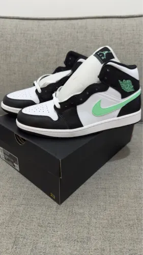 Air Jordan 1 Mid Green Glow tamanho 42,5 (novo )