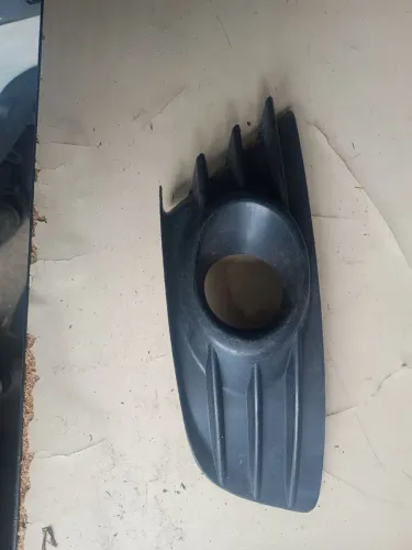 Moldura farol auxiliar C4 Pallas esquerda
