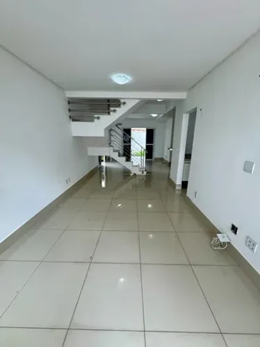 Casa triplex em condomínio para venda com 157m2, 5 quartos e amplo espaço livre em Samapi