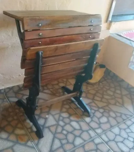 Bancos de madeira pura antigo