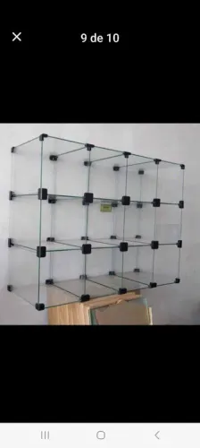 Baleiros , balcões  , móveis caixa e demais em vidro modulado. 