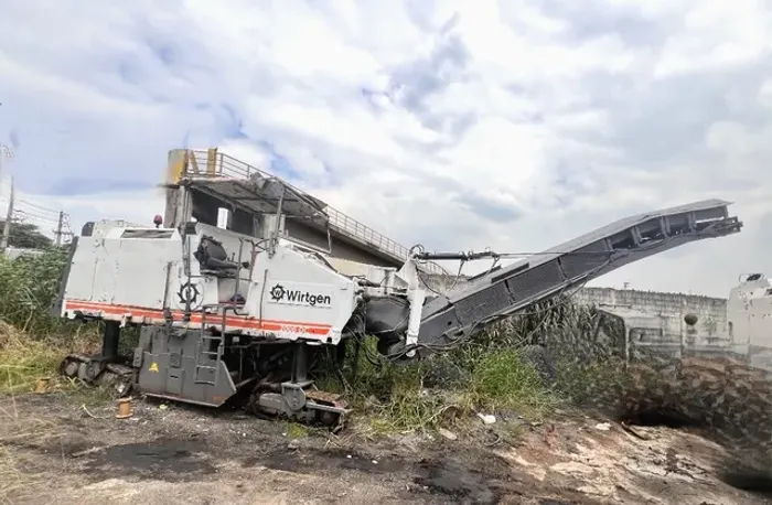 Fresadora de Asfalto Wirtgen 2000DC ano 2000, em São Paulo