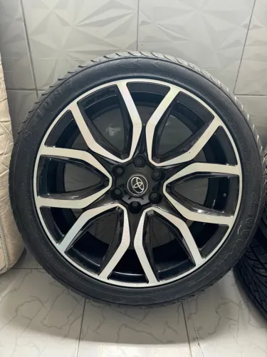 Rodas Toyota GR Aro 22 com pneus novos 