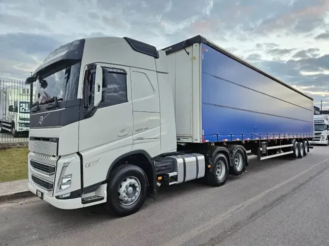 Volvo FH 460 6x2 Globetrotter Ano 23 Teto Alto Aut + Sider Randon 30 plts c/ pneu ano 23