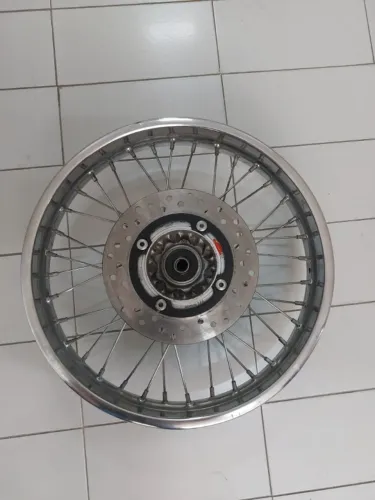 Roda Traseira Tambor Bros e freio a disco Original Honda valor 450,00