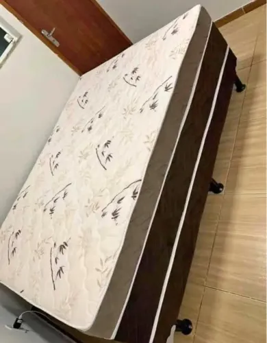Vendo !!! cama box casal d33 !!! macia e confortável 