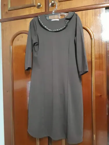 Vestido Feminino Marrom com Detalhe em Pedrarias