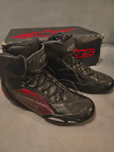 Vendo bota motociclista feminina