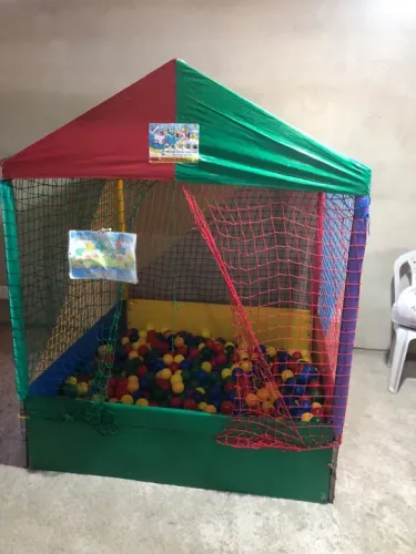 Trabalhamos com aluguel  de brinquedos  e barraquinha 
