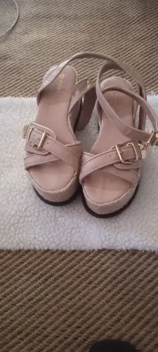 Sandália Plataforma Bege - Elegância e Conforto!