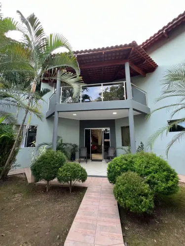 Casa com 03 suítes localizada no bairro aviário em Rio Branco, Ac