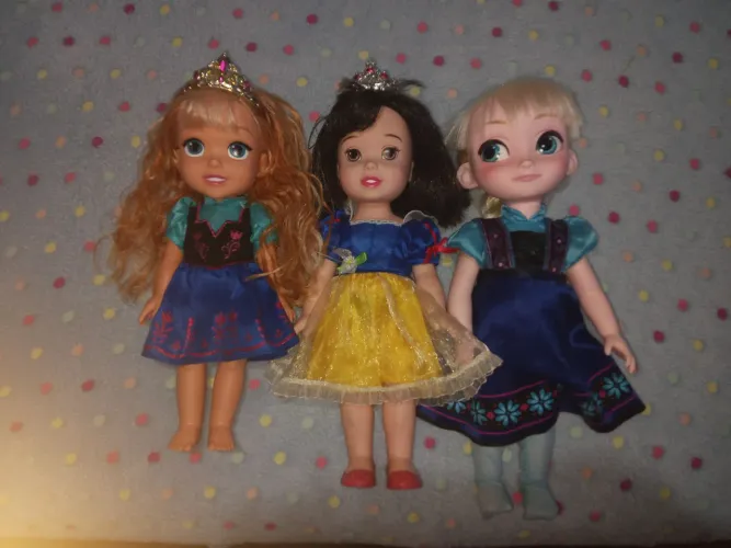 trio de bonecas Disney colecionáveis