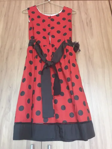 Vestido Poá Vermelho com Detalhes Pretos