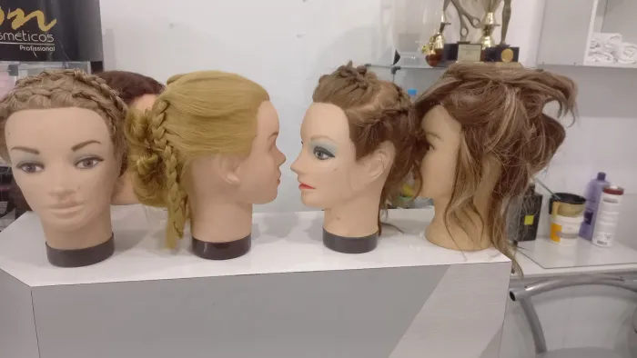 Manequins com cabelo sintético para Treinar cortes ou penteados