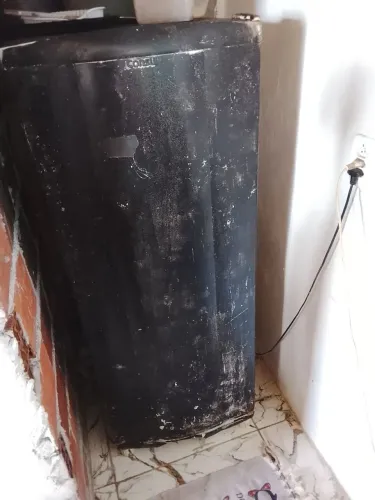 Vendo geladeira gelando super bem apenas essas variação mais gela bem 