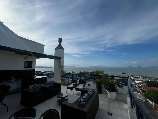 Cobertura com Piscina privativa à venda em Florianópolis/SC! 3 quartos, 337 m² e 3 vagas d