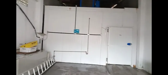 Vende se camara frigorifica nova capacidade 100 toneladas  