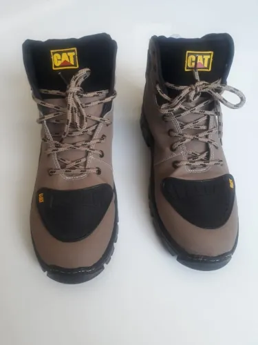 Bota CAT  Caterpilar Passeio  41/42.