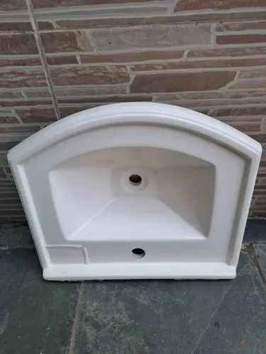LAVATÓRIO DE PORCELANATO