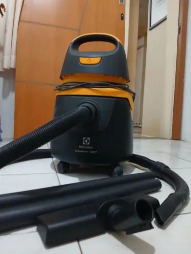 Aspirador de pó profissional Electrolux